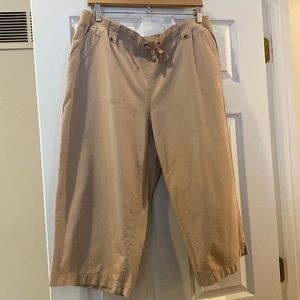 XL. Tan capris.